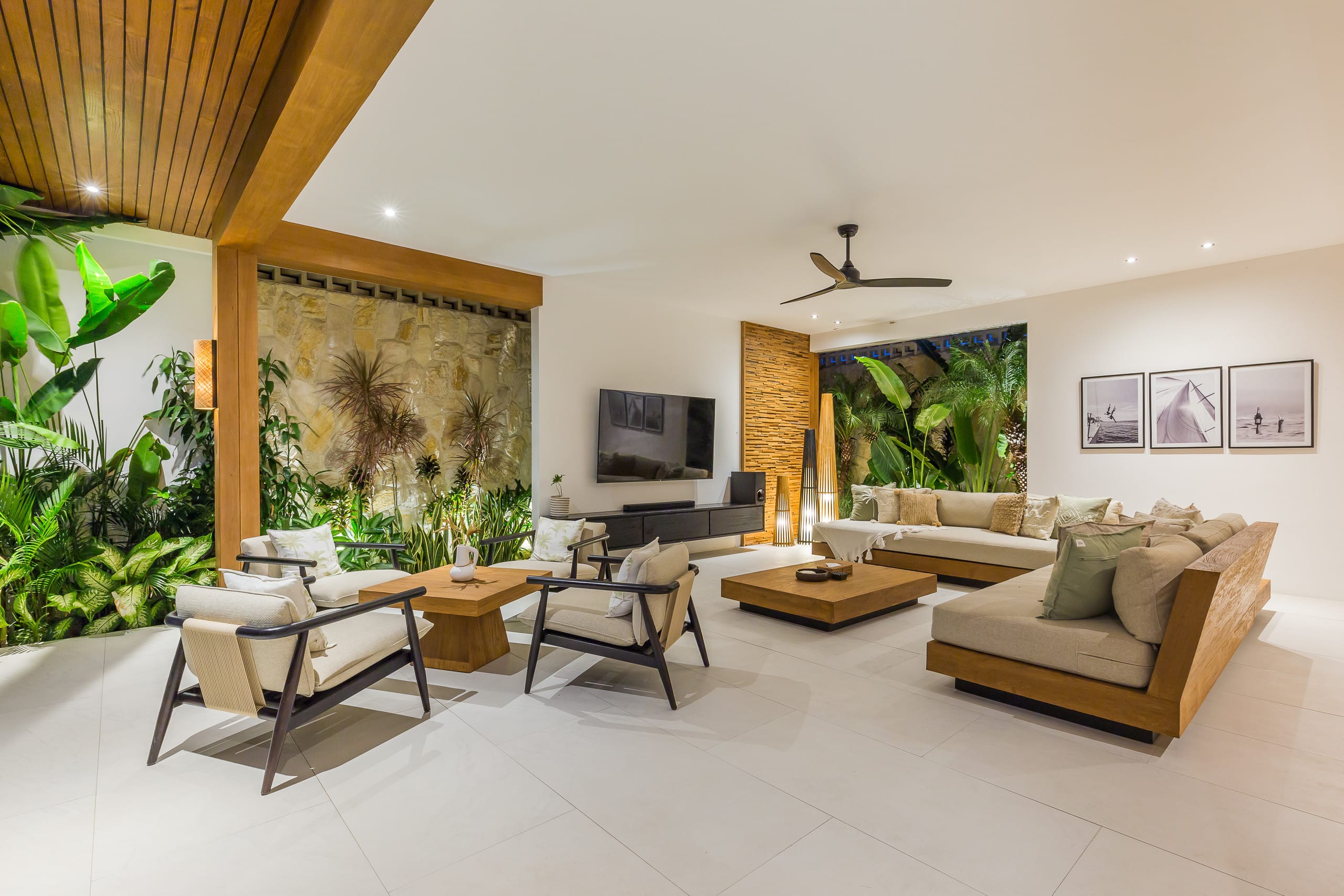 Space & Luxury 4BR • 15m Pool • BBQ • Staffed 9