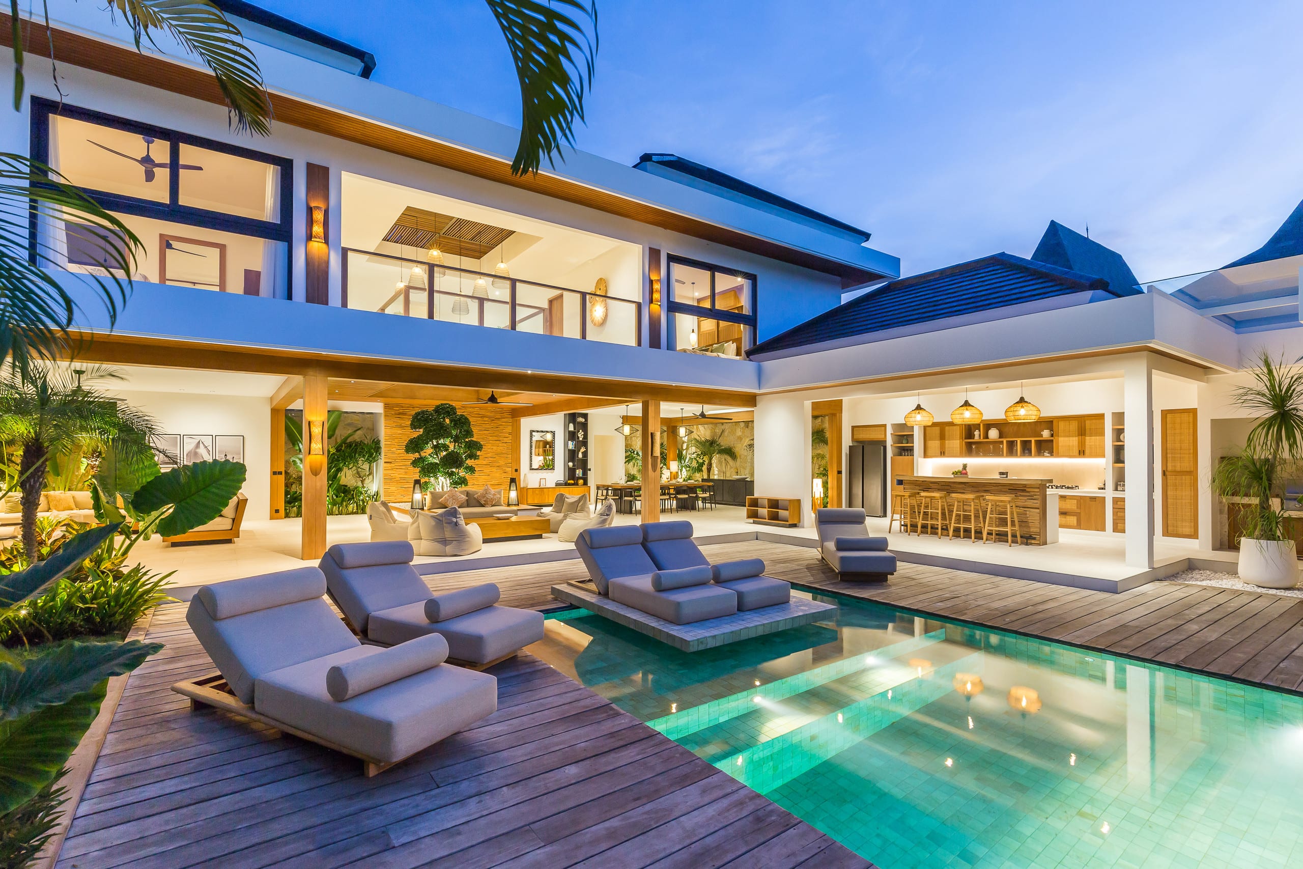 Space & Luxury 4BR • 15m Pool • BBQ • Staffed — photo 4