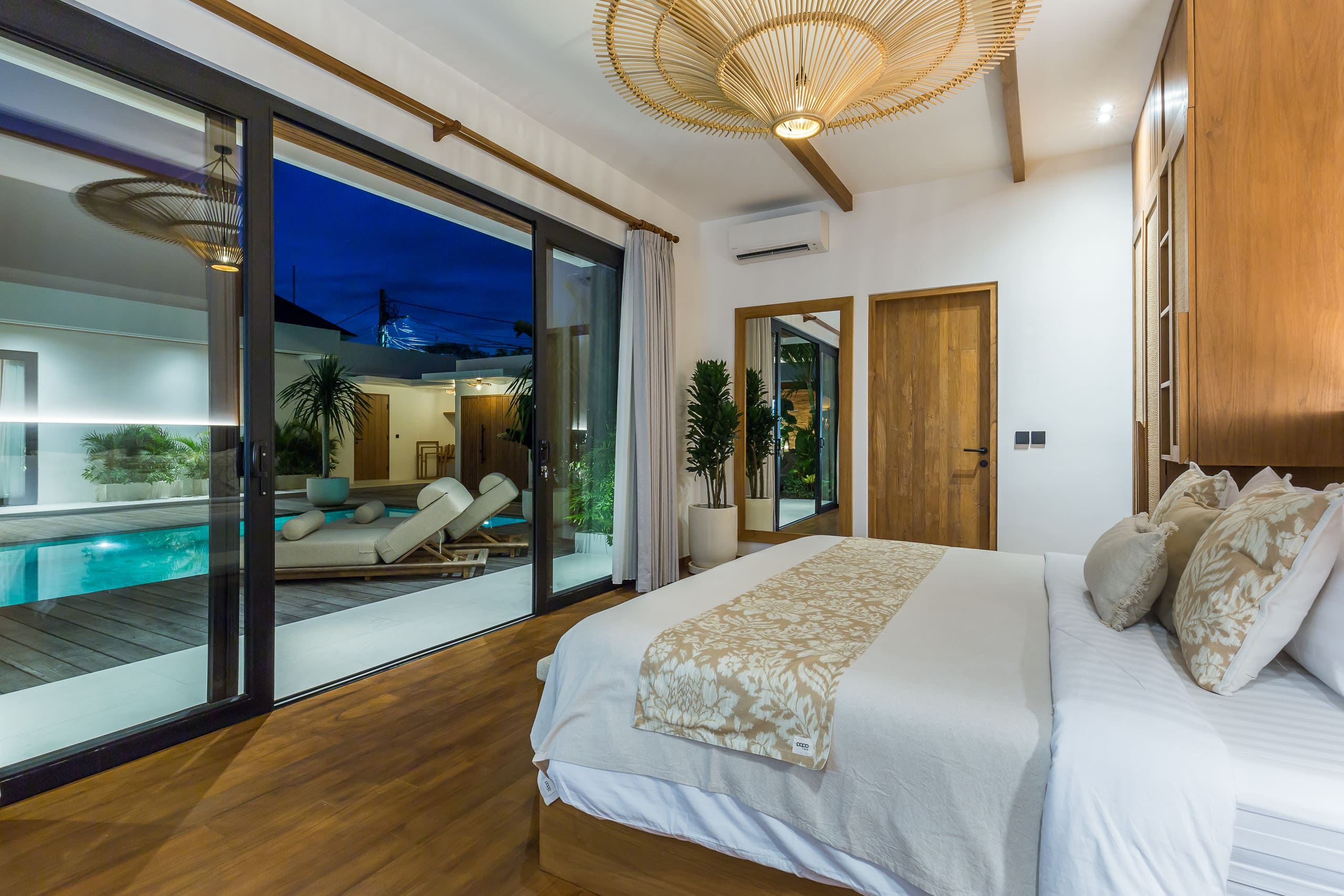 Space & Luxury 4BR • 15m Pool • BBQ • Staffed 32