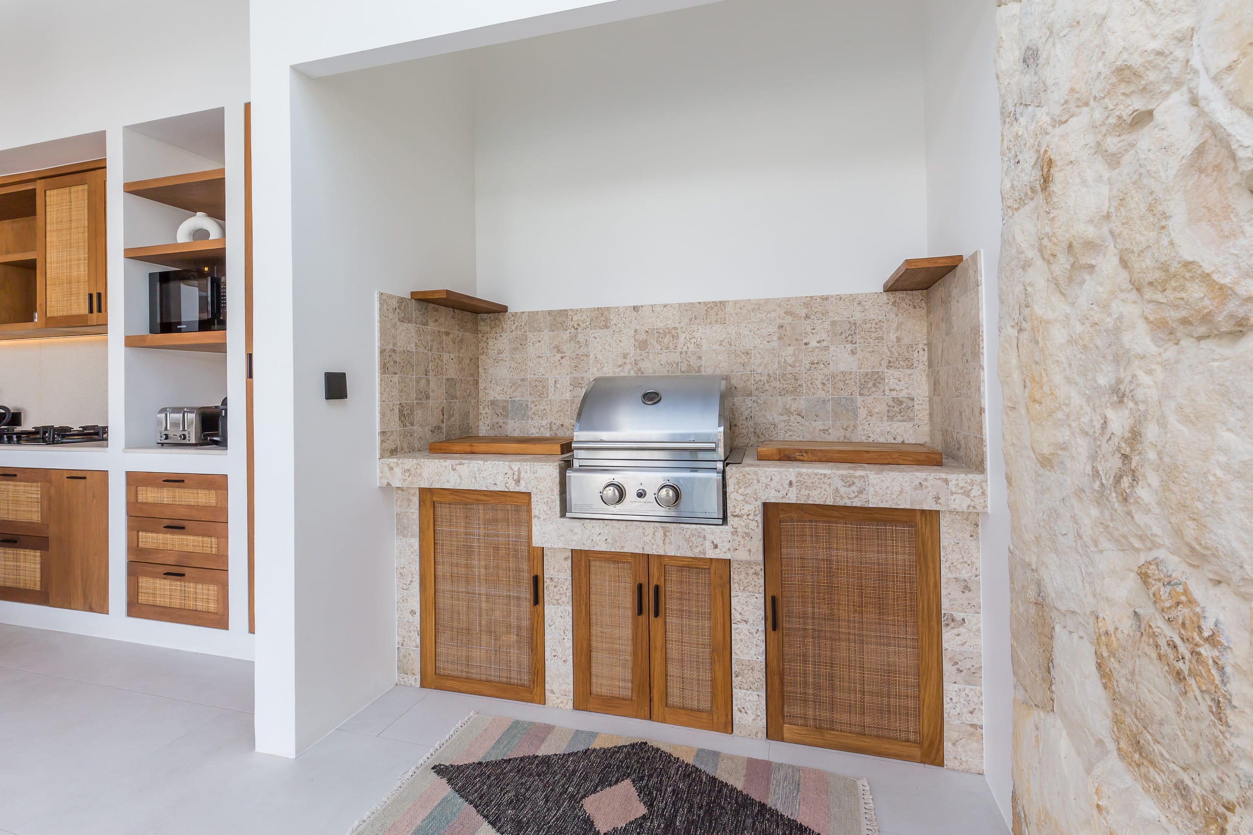 Space & Luxury 4BR • 15m Pool • BBQ • Staffed 12