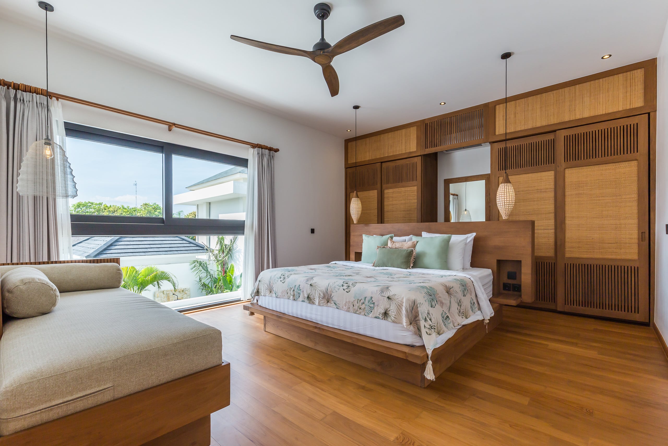 Space & Luxury 4BR • 15m Pool • BBQ • Staffed 21