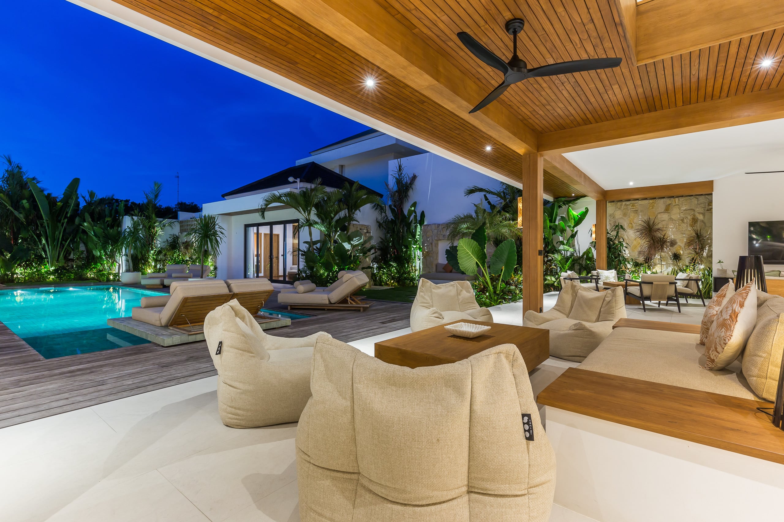 Space & Luxury 4BR • 15m Pool • BBQ • Staffed 6