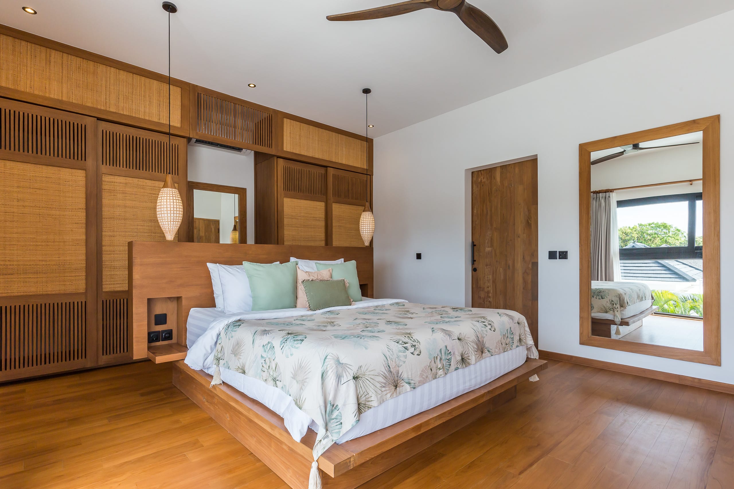 Space & Luxury 4BR • 15m Pool • BBQ • Staffed 20