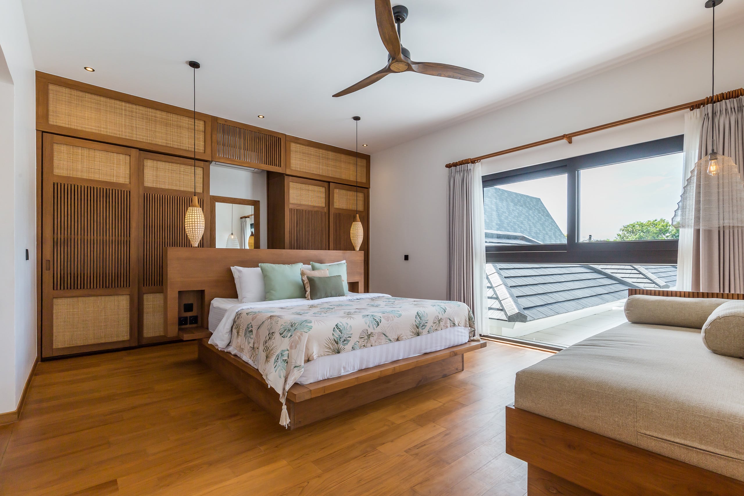 Space & Luxury 4BR • 15m Pool • BBQ • Staffed 18