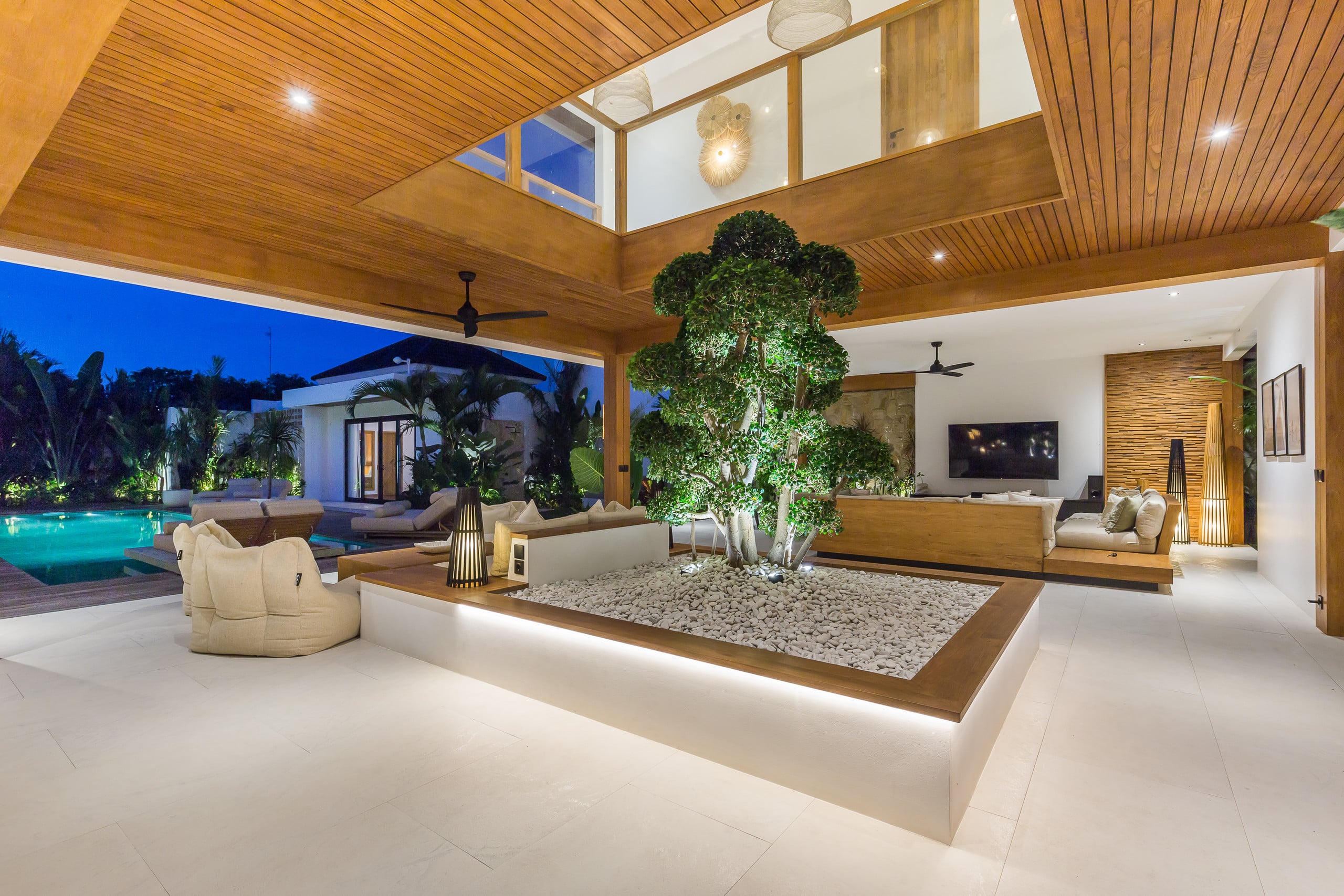 Space & Luxury 4BR • 15m Pool • BBQ • Staffed — photo 5