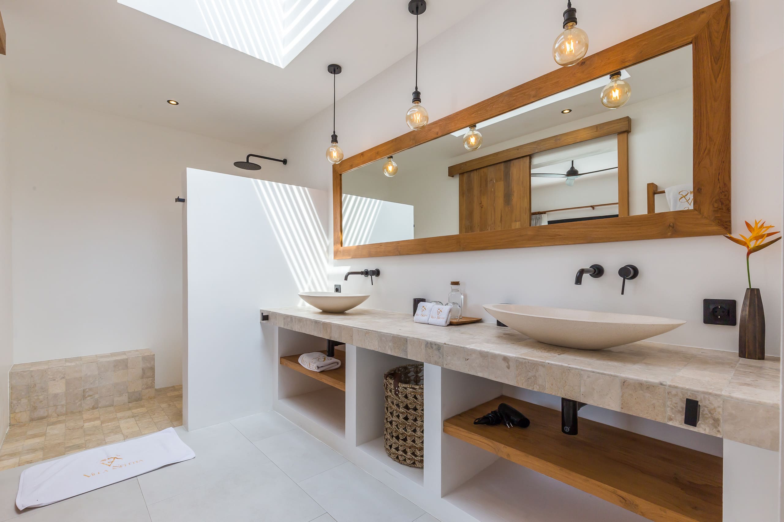 Space & Luxury 4BR • 15m Pool • BBQ • Staffed 35
