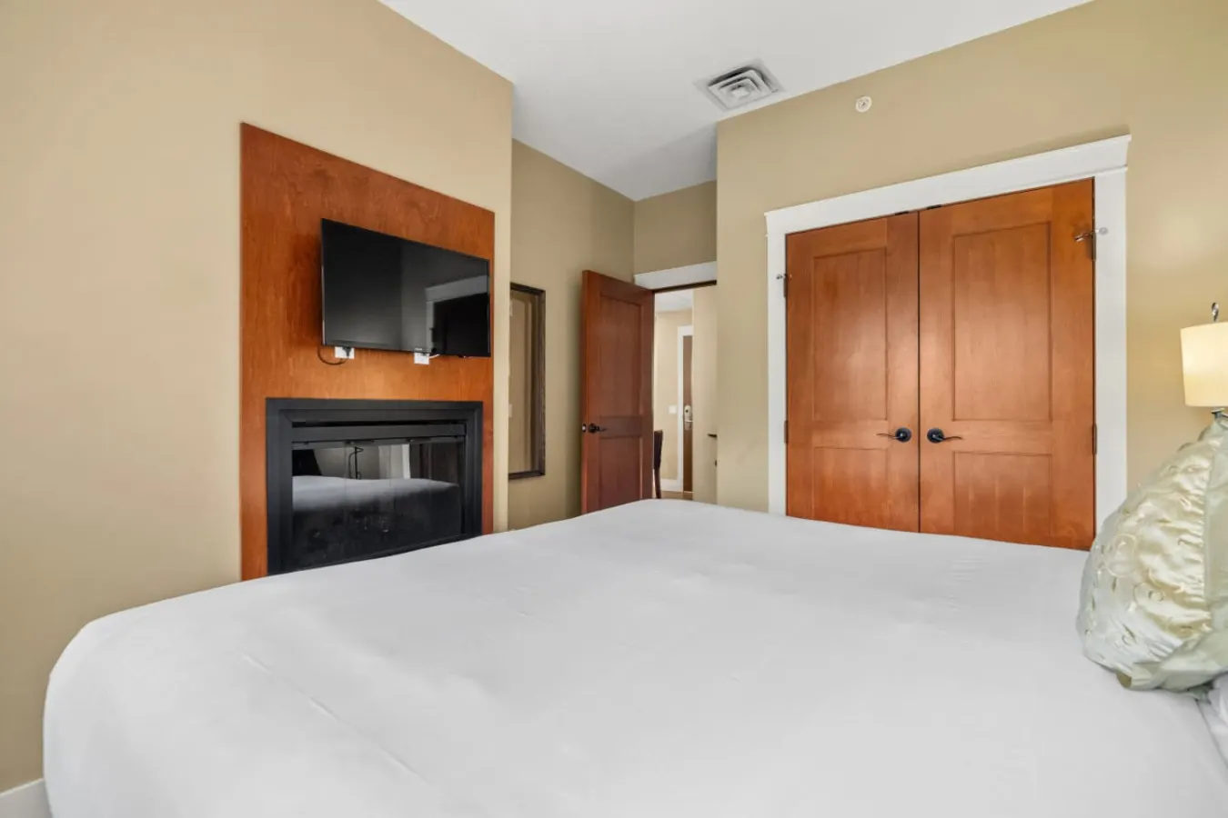 Fireplace, Free Park Pass, Solara Resort Amenities 20