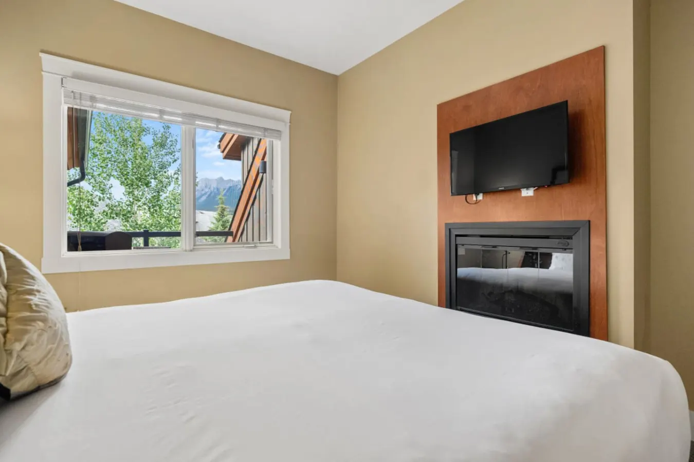 Fireplace, Free Park Pass, Solara Resort Amenities 7