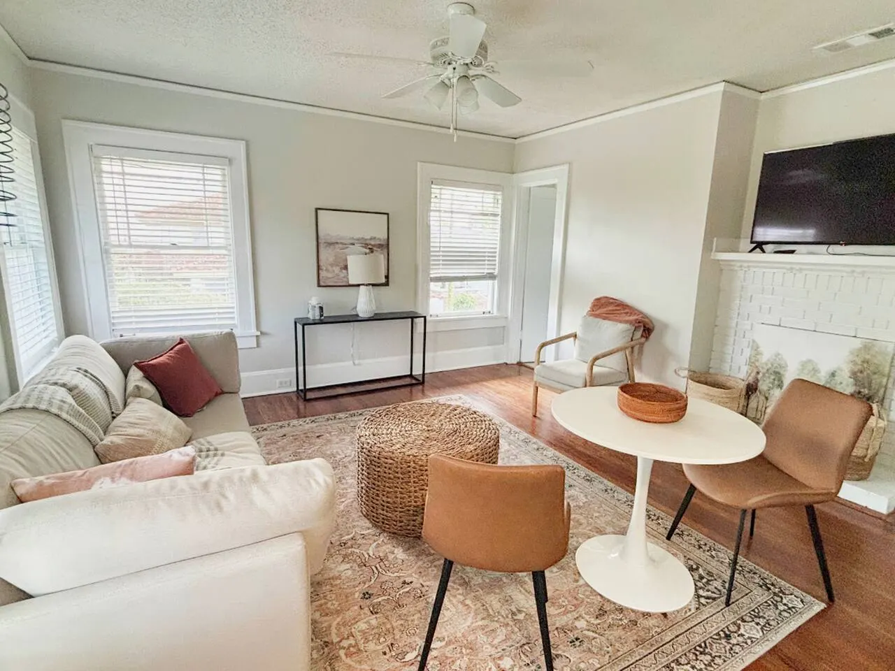 Bright, Airy Riverside 1 bedroom