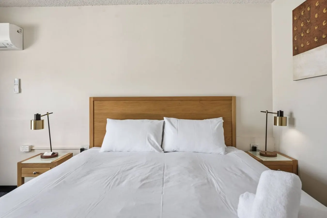 Private King Suite Hobart CBD 8