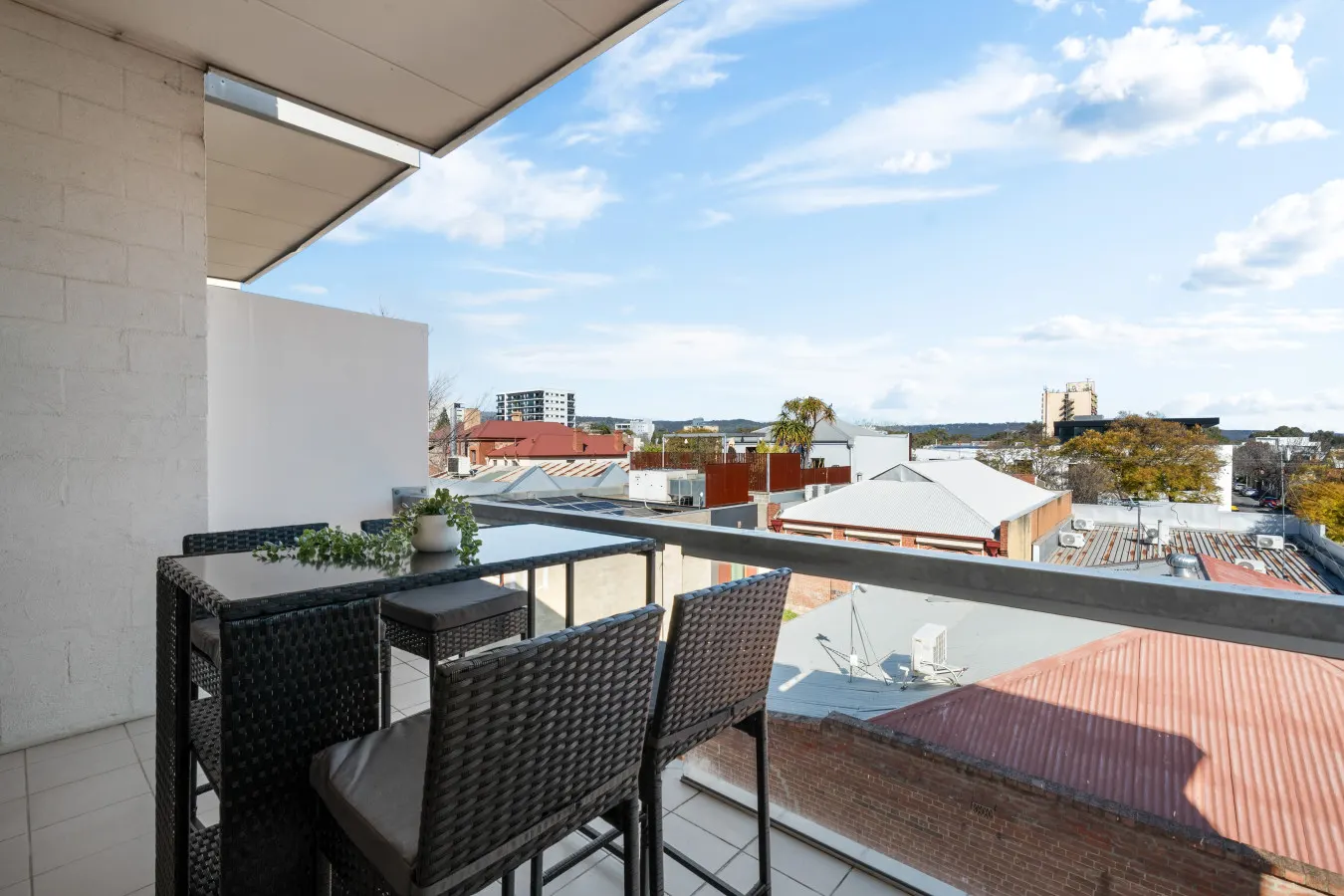 Helena House—A Spacious Urban Retreat 9