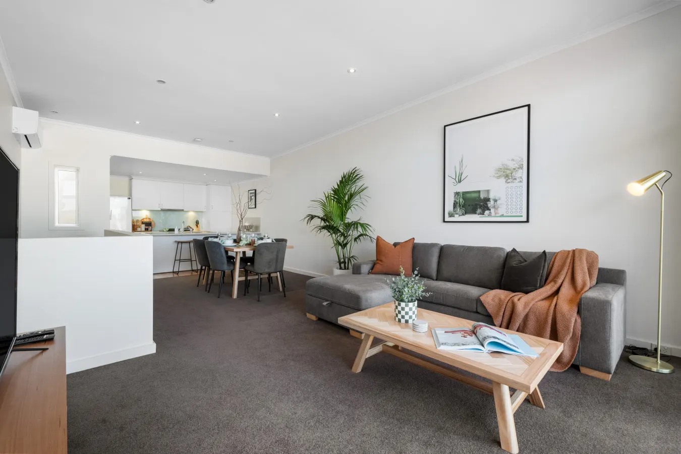 Helena House—A Spacious Urban Retreat 11