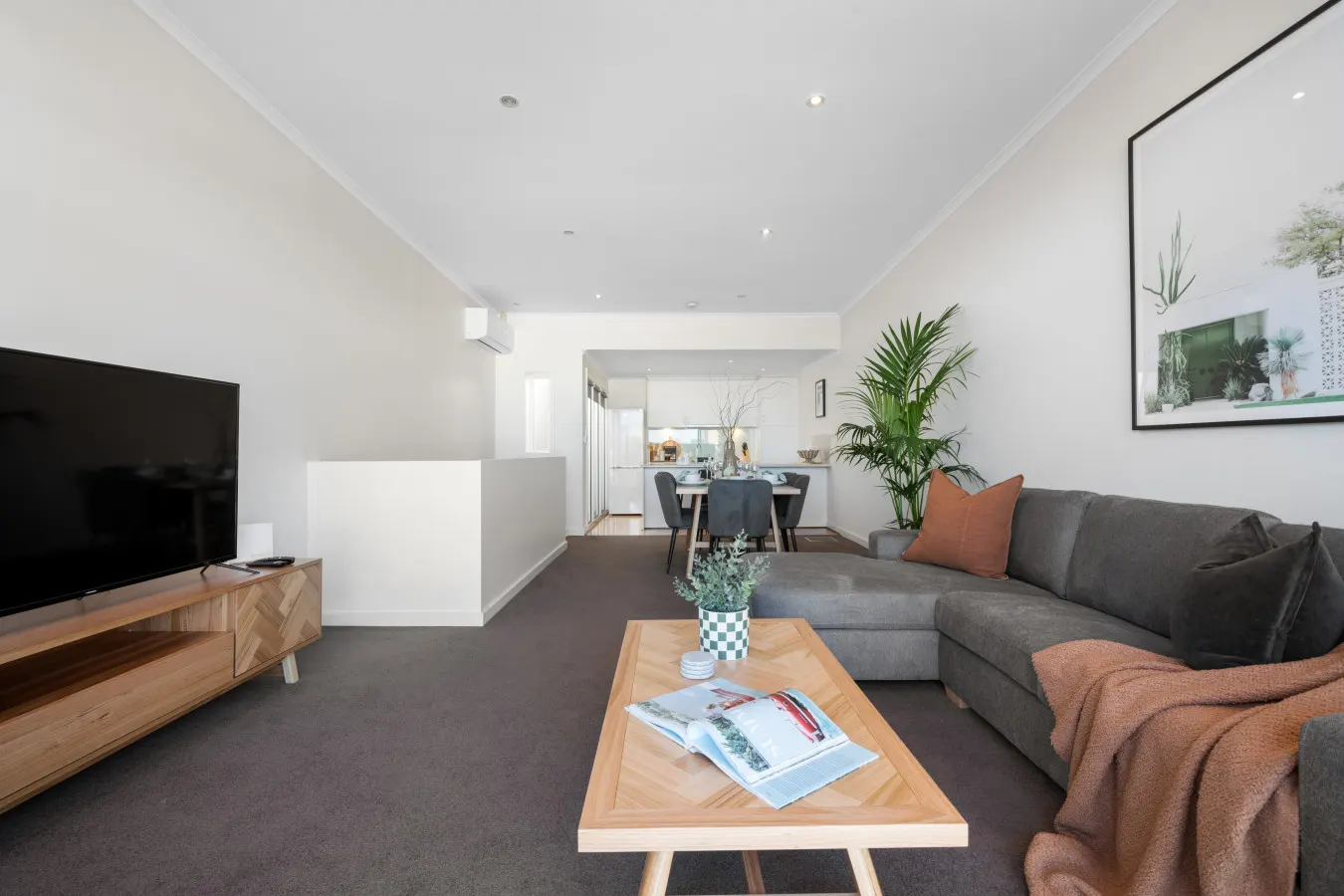 Helena House—A Spacious Urban Retreat 12