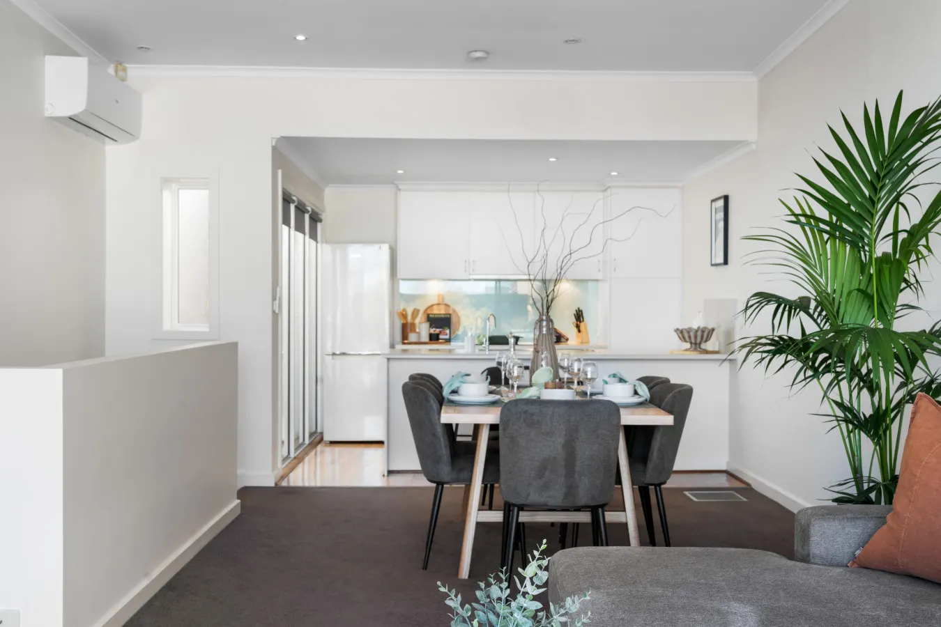 Helena House—A Spacious Urban Retreat 15