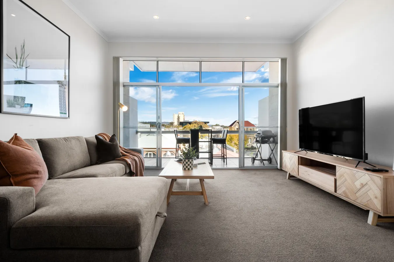 Helena House—A Spacious Urban Retreat 7
