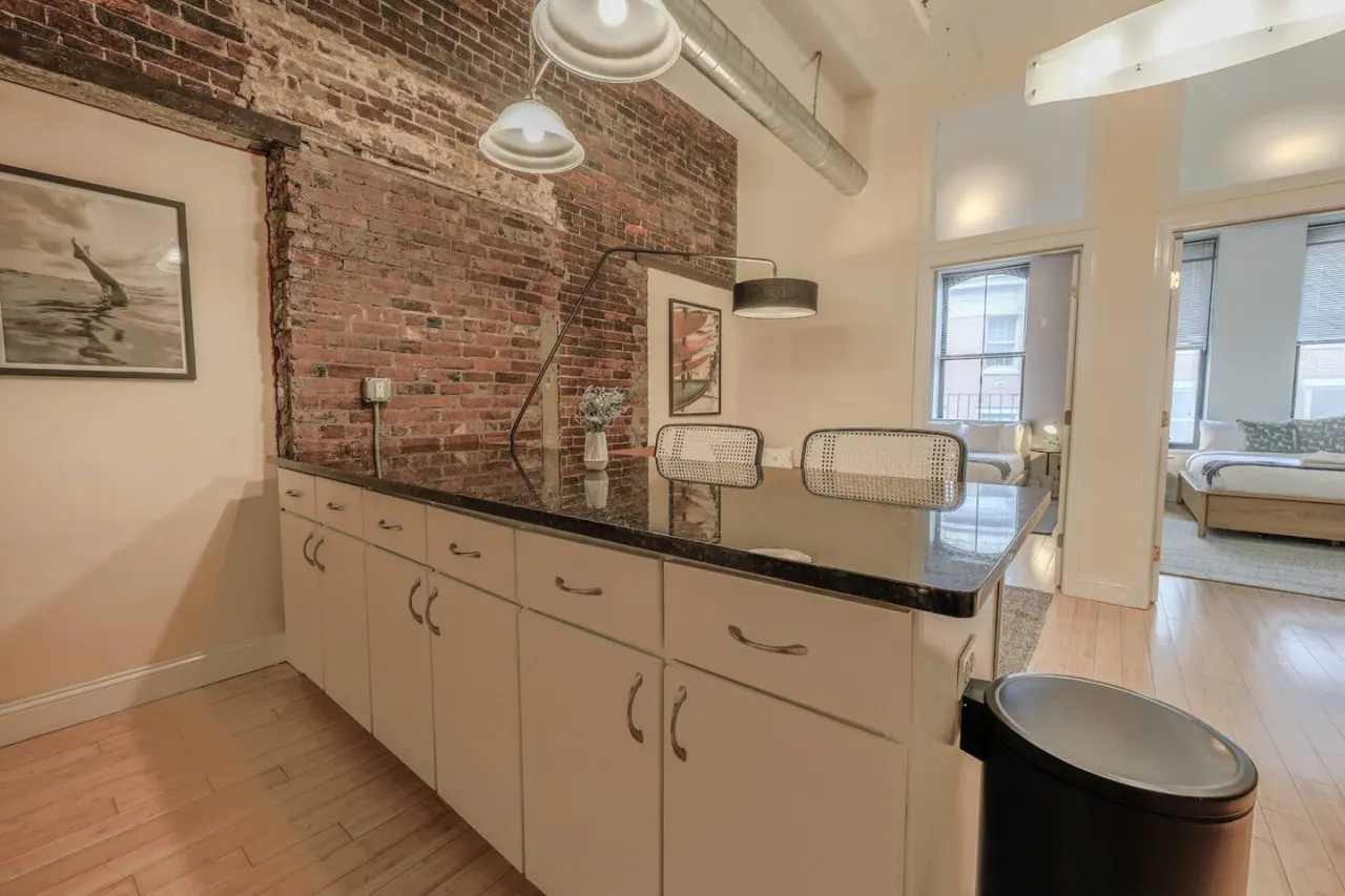 Simple & Spacious Apartment! 9