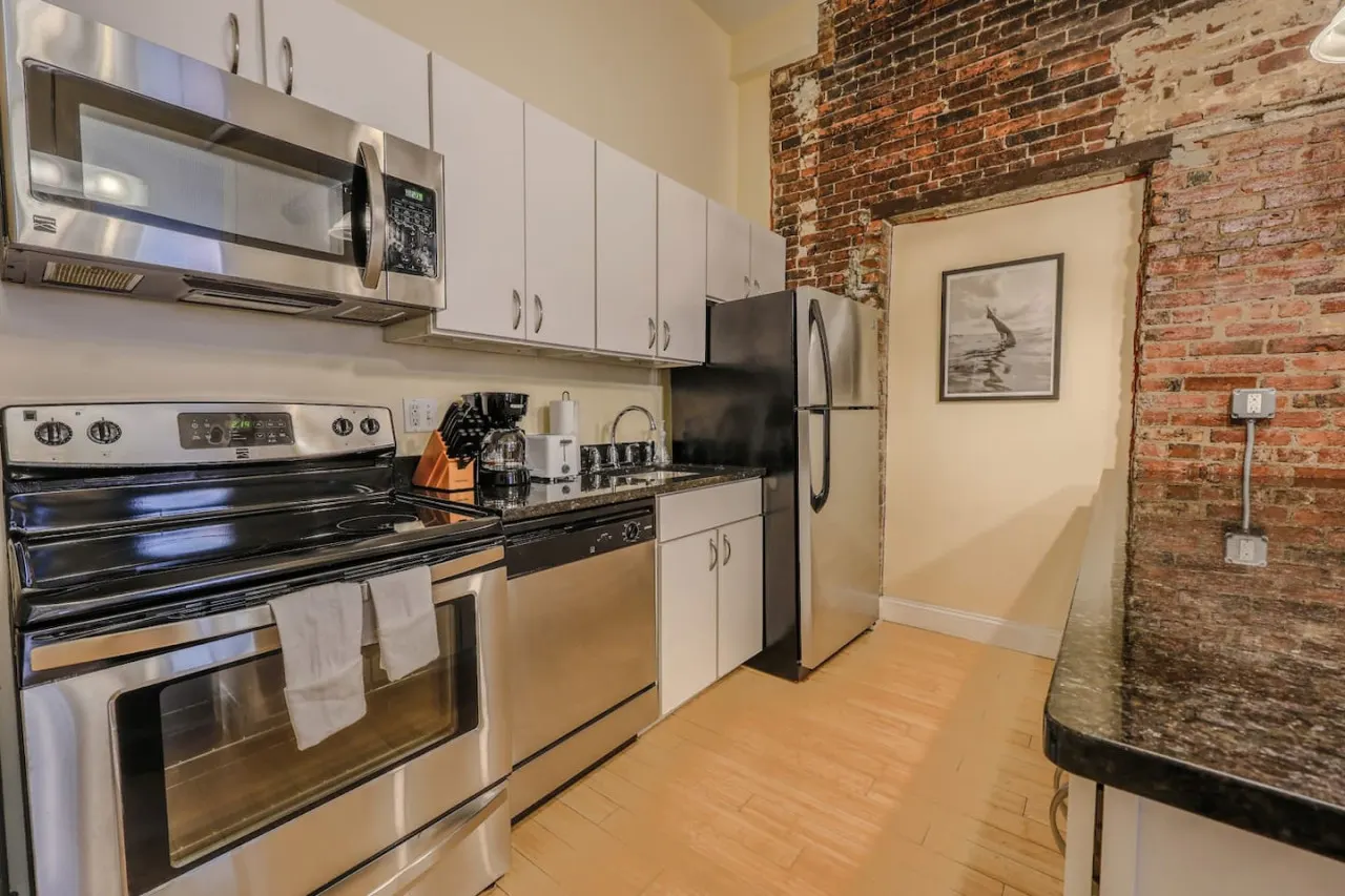 Simple & Spacious Apartment! 12