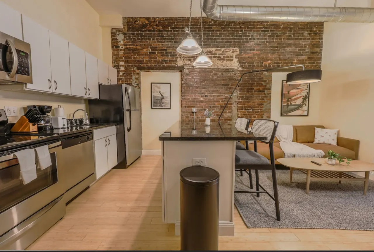 Simple & Spacious Apartment! 3