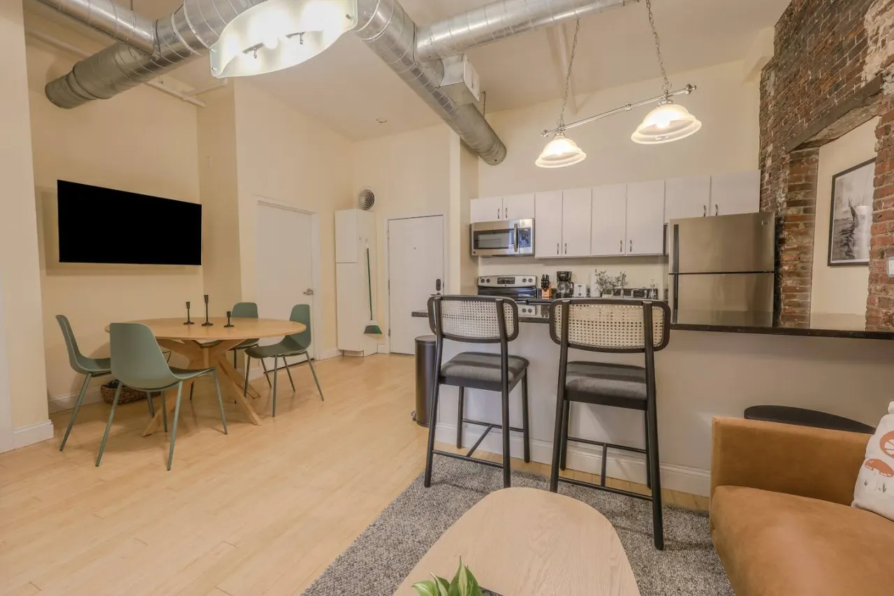 Simple & Spacious Apartment! 6