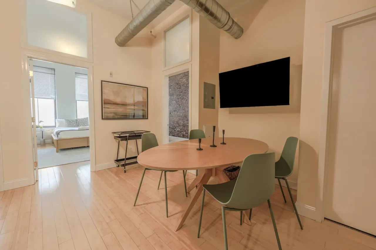 Simple & Spacious Apartment! 7