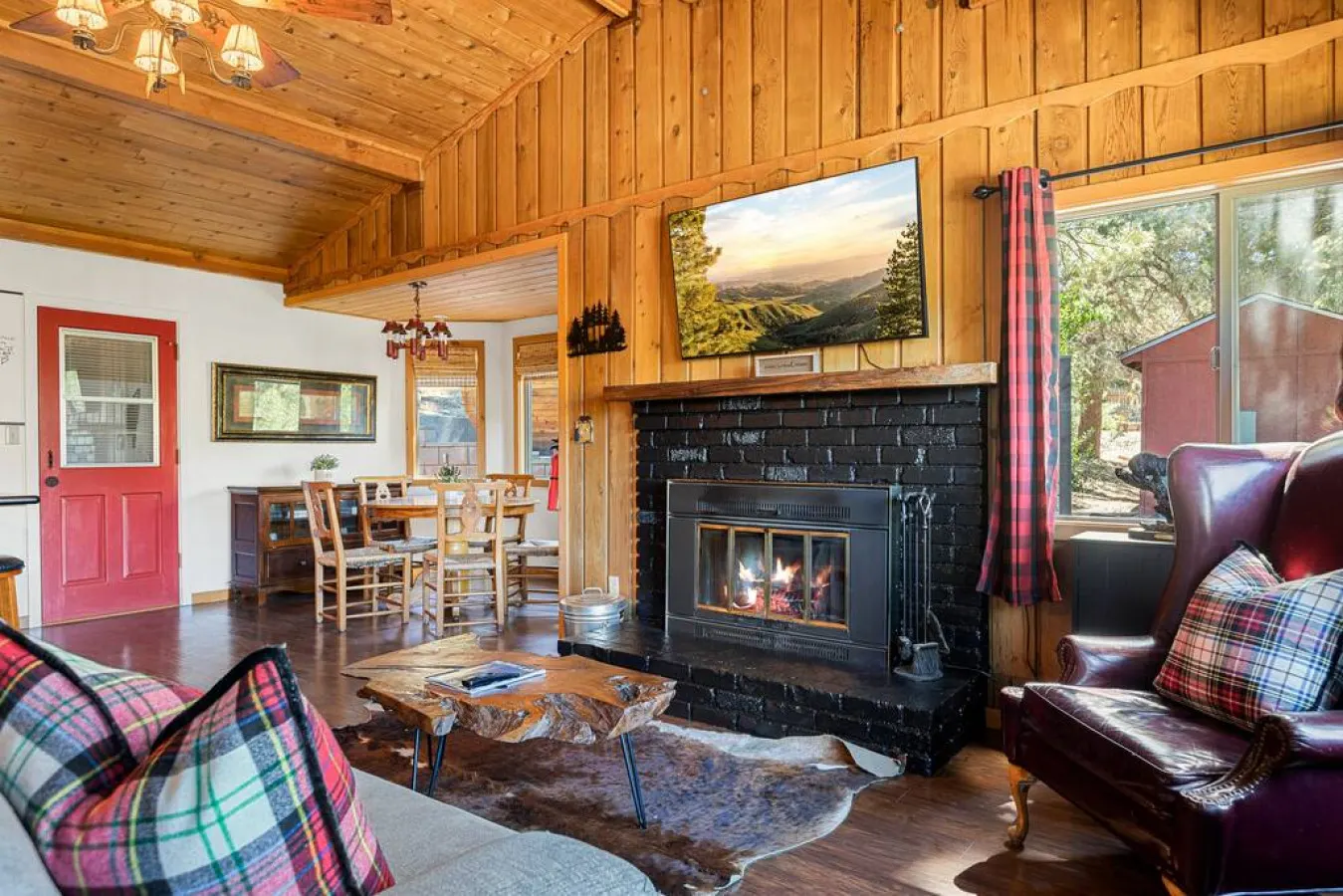 Hygge Frosk Breathtaking Views, Hot Tub & Deck 9