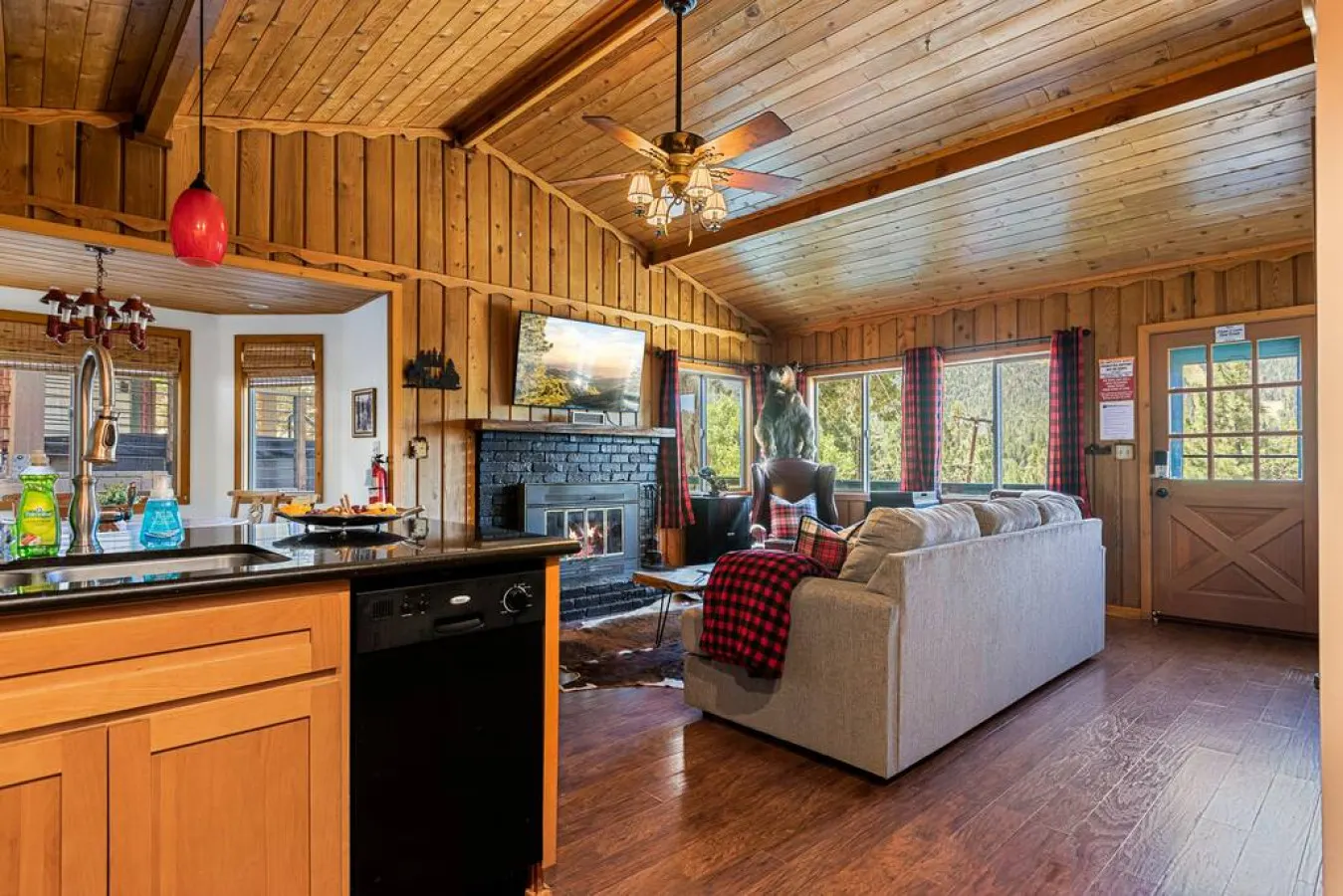 Hygge Frosk Breathtaking Views, Hot Tub & Deck 11