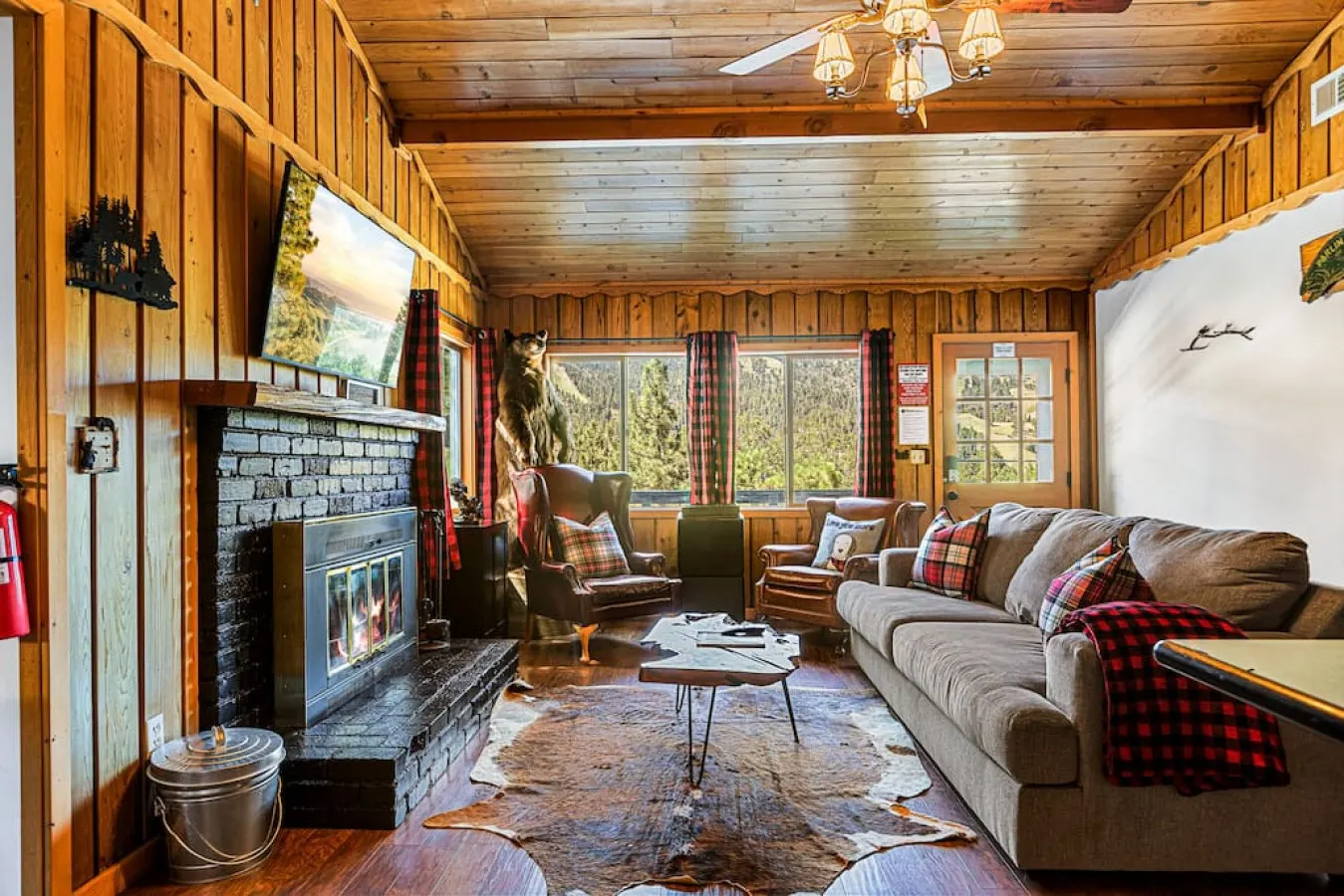 Hygge Frosk Breathtaking Views, Hot Tub & Deck 12