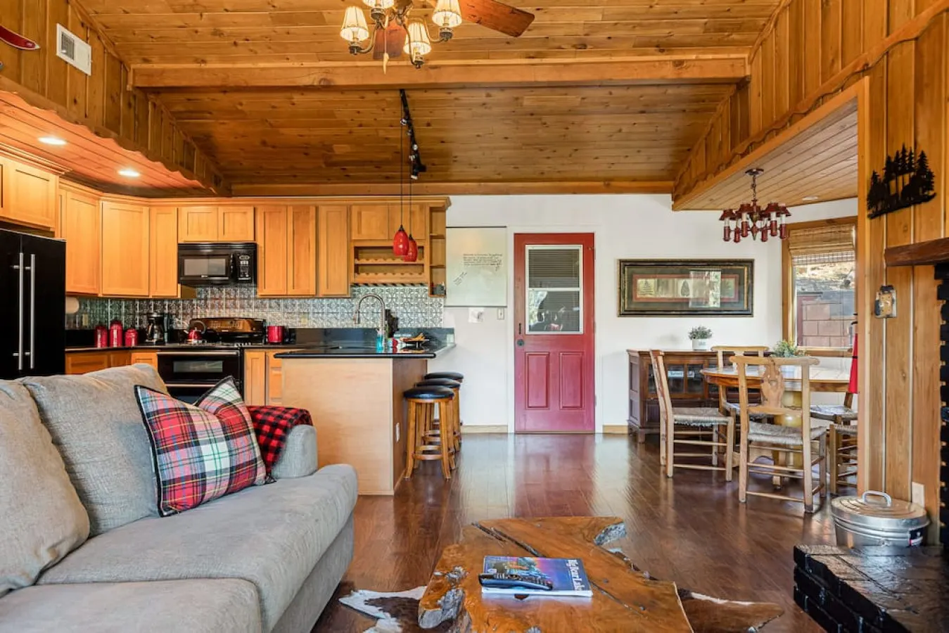 Hygge Frosk Breathtaking Views, Hot Tub & Deck 13