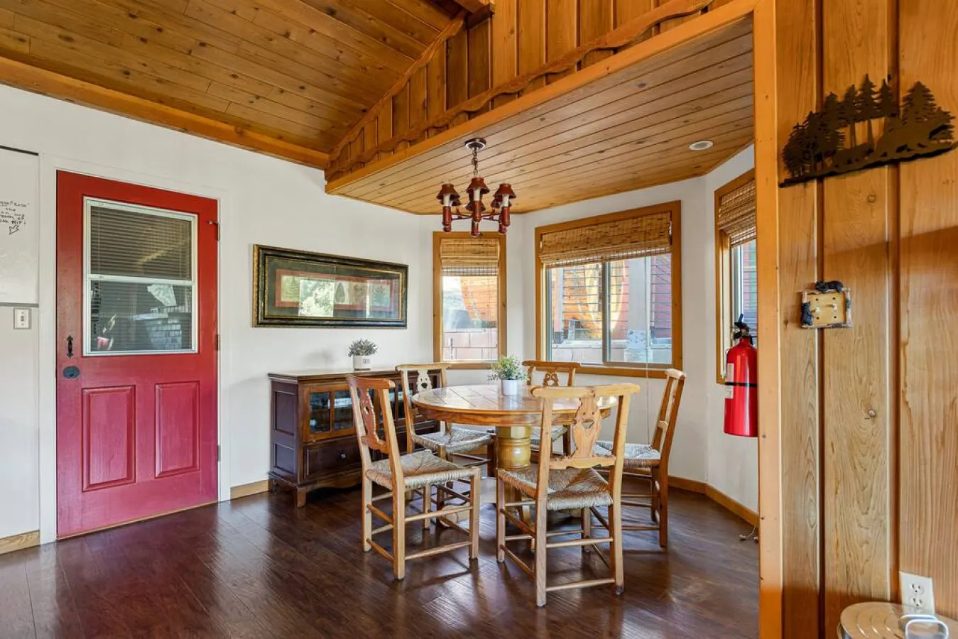 Hygge Frosk Breathtaking Views, Hot Tub & Deck 14