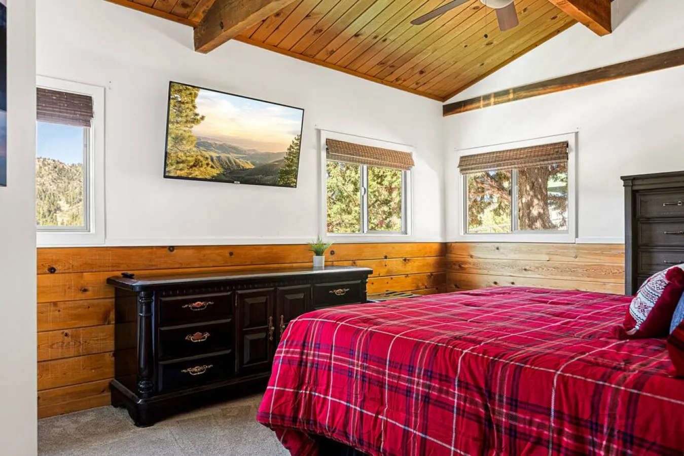 Hygge Frosk Breathtaking Views, Hot Tub & Deck 16