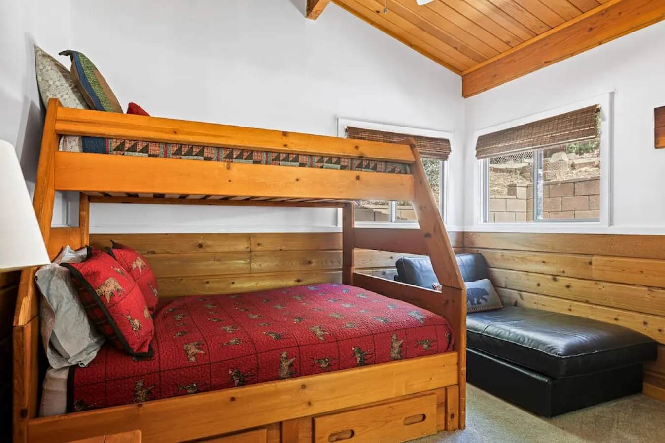 Hygge Frosk Breathtaking Views, Hot Tub & Deck 3