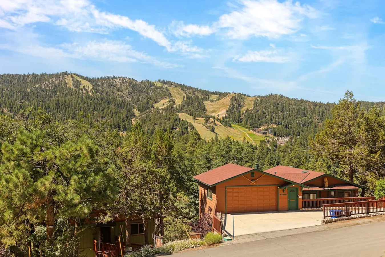 Hygge Frosk Breathtaking Views, Hot Tub & Deck 5