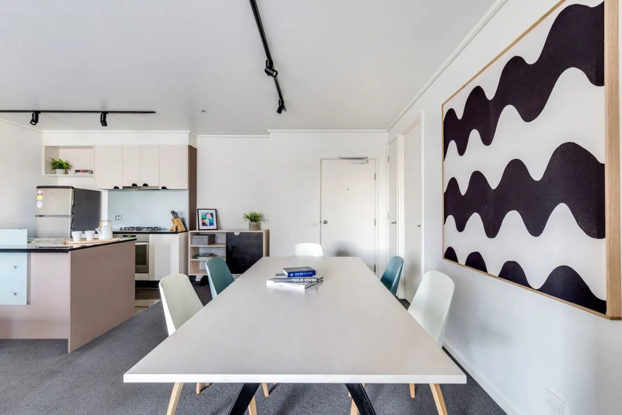 Allie- 2Bed/2Bath Huge Central CBD Home 9