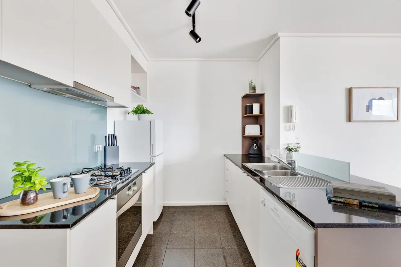 Allie- 2Bed/2Bath Huge Central CBD Home 12
