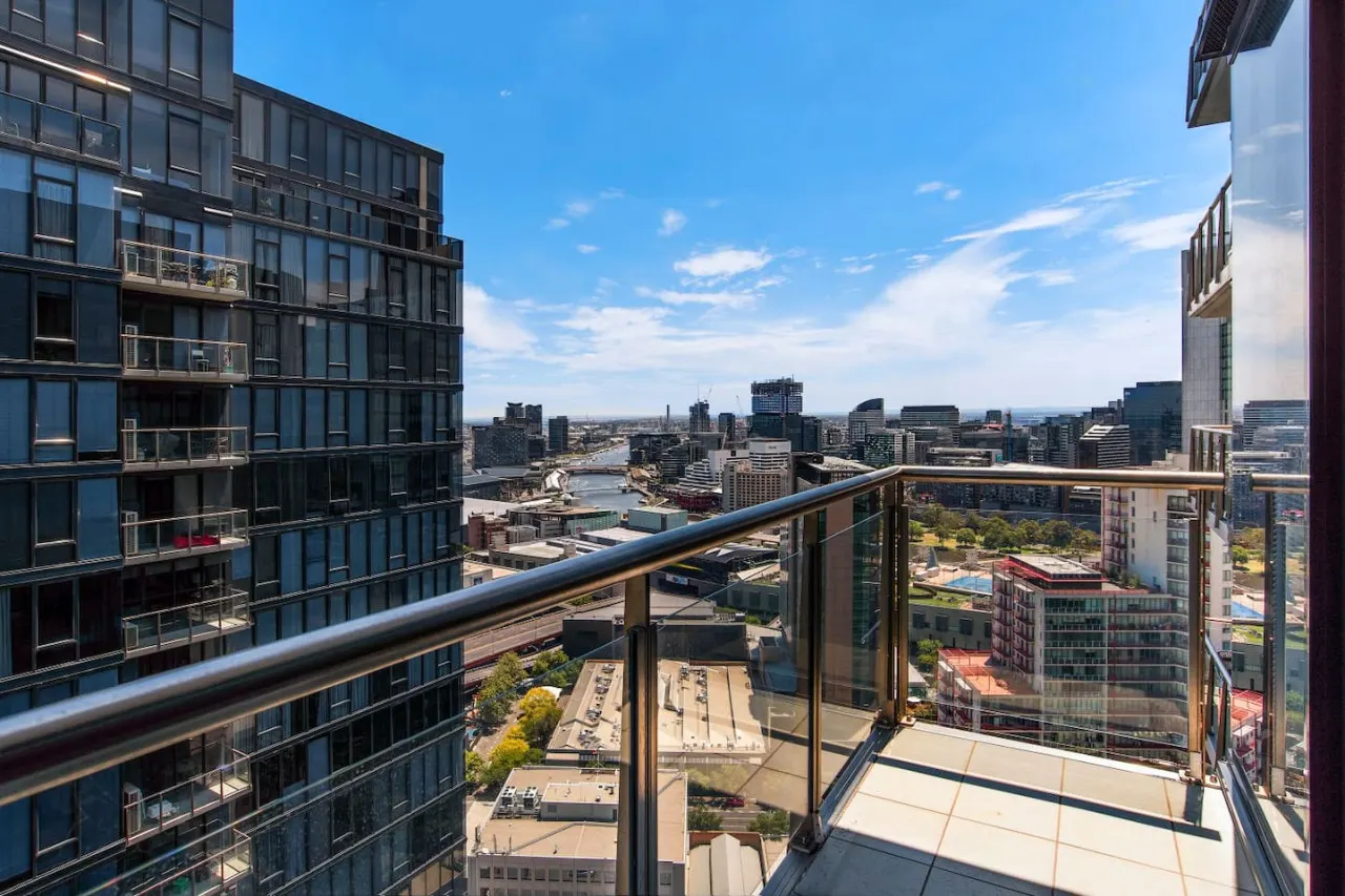 Allie- 2Bed/2Bath Huge Central CBD Home 8
