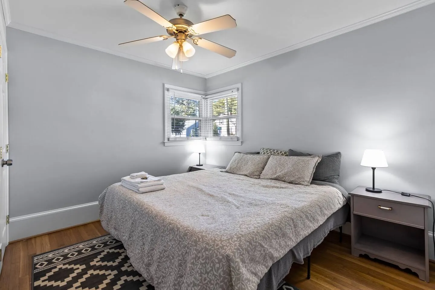 New Construction, King Bed, 1mile Downtown, Fenced 2
