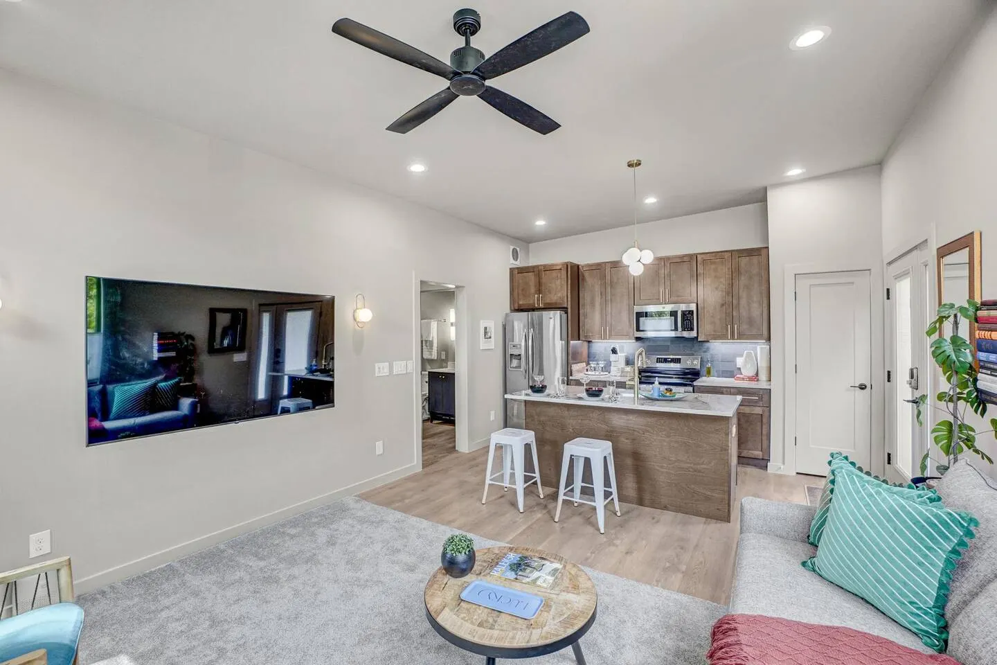 New Construction, King Bed, 1mile Downtown, Fenced 14
