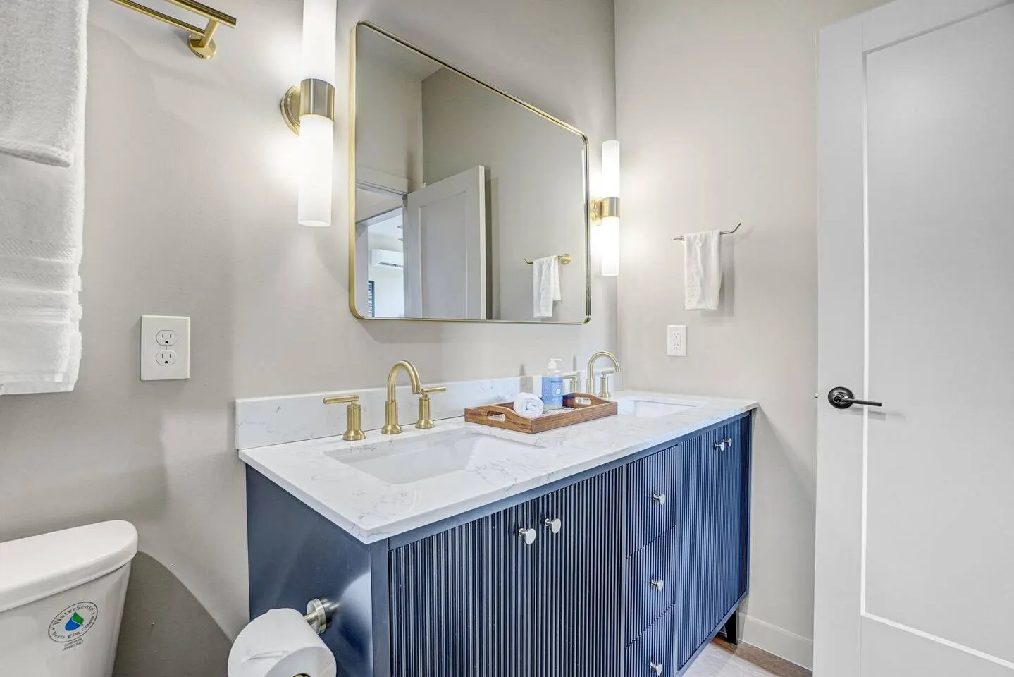 New Construction, King Bed, 1mile Downtown, Fenced 19