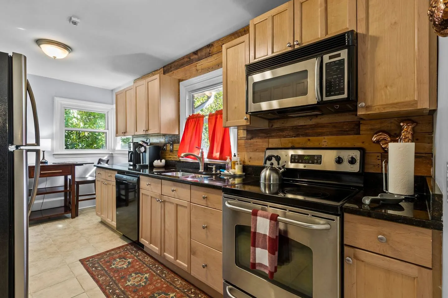 New Construction, King Bed, 1mile Downtown, Fenced 4