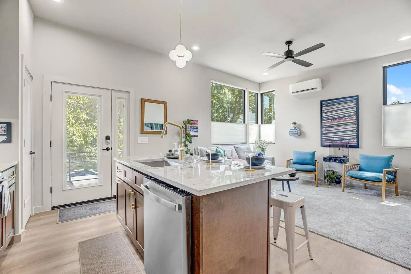 New Construction, King Bed, 1mile Downtown, Fenced 6