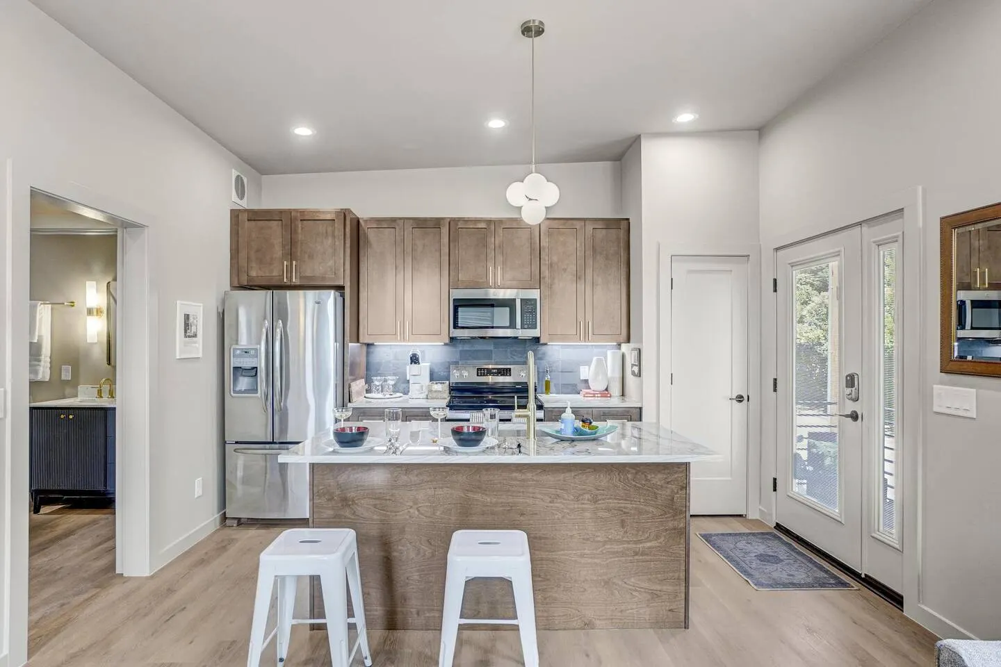 New Construction, King Bed, 1mile Downtown, Fenced 7