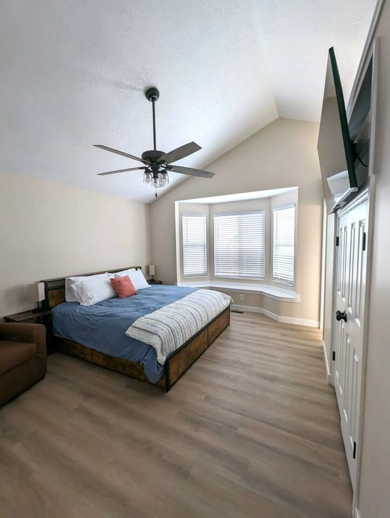 Cute Spacious Home 15