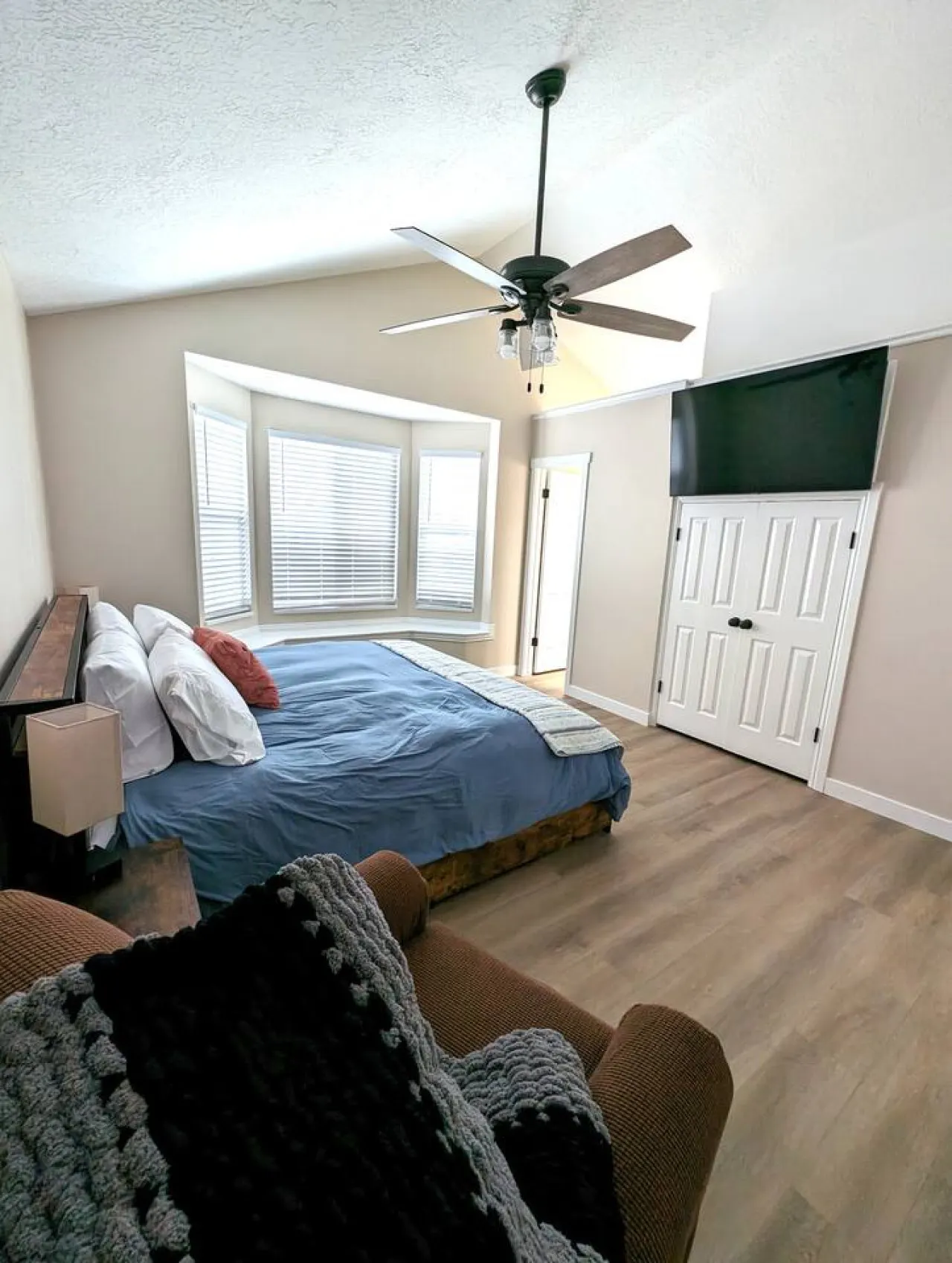 Cute Spacious Home 16