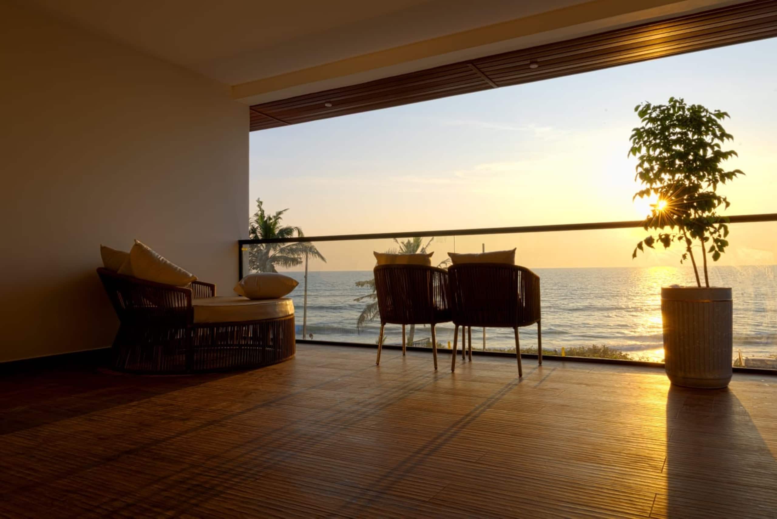 Sukavi | Ultra Luxury 5BR Beachfront Villa & Pool 7