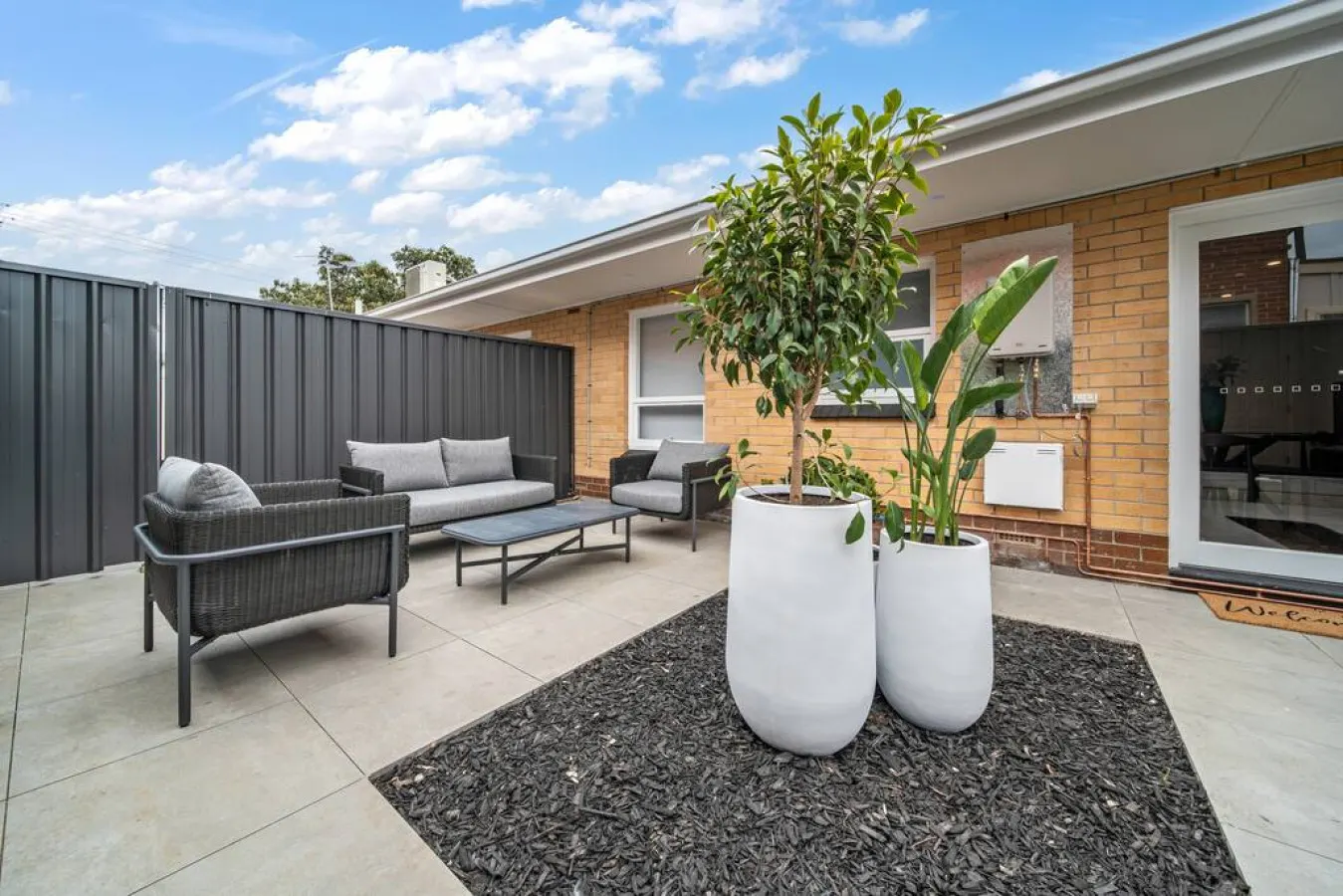 Two Tea House—Contemporary Courtyard Comfort