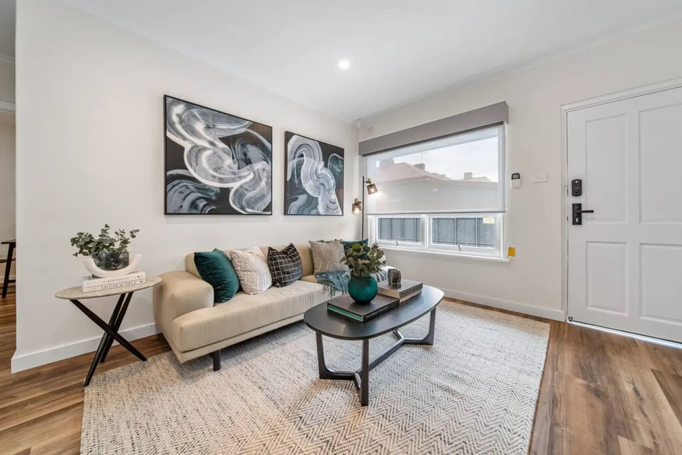 Two Tea House—Contemporary Courtyard Comfort 6