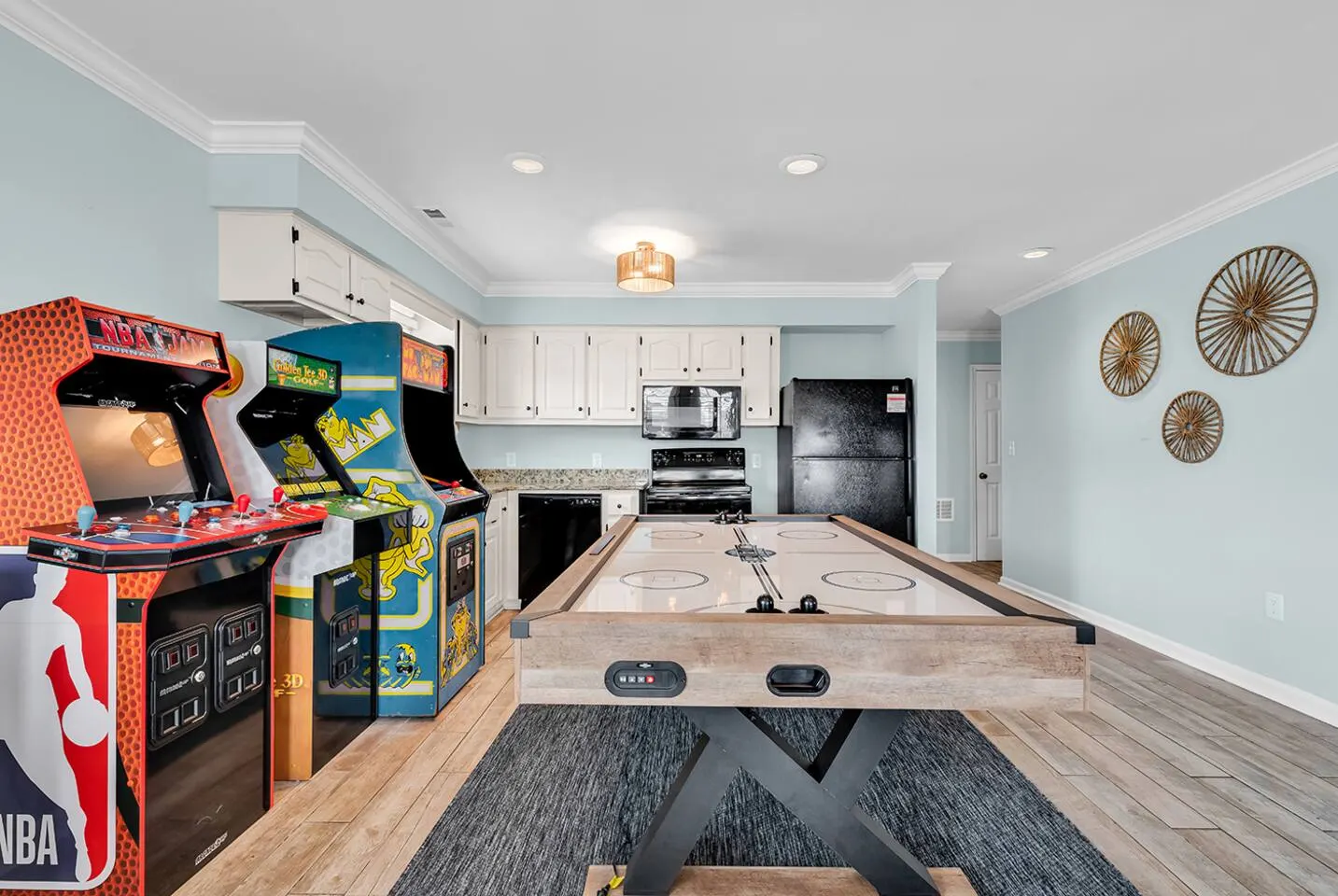Huge Beach House with Pool and Arcade 11