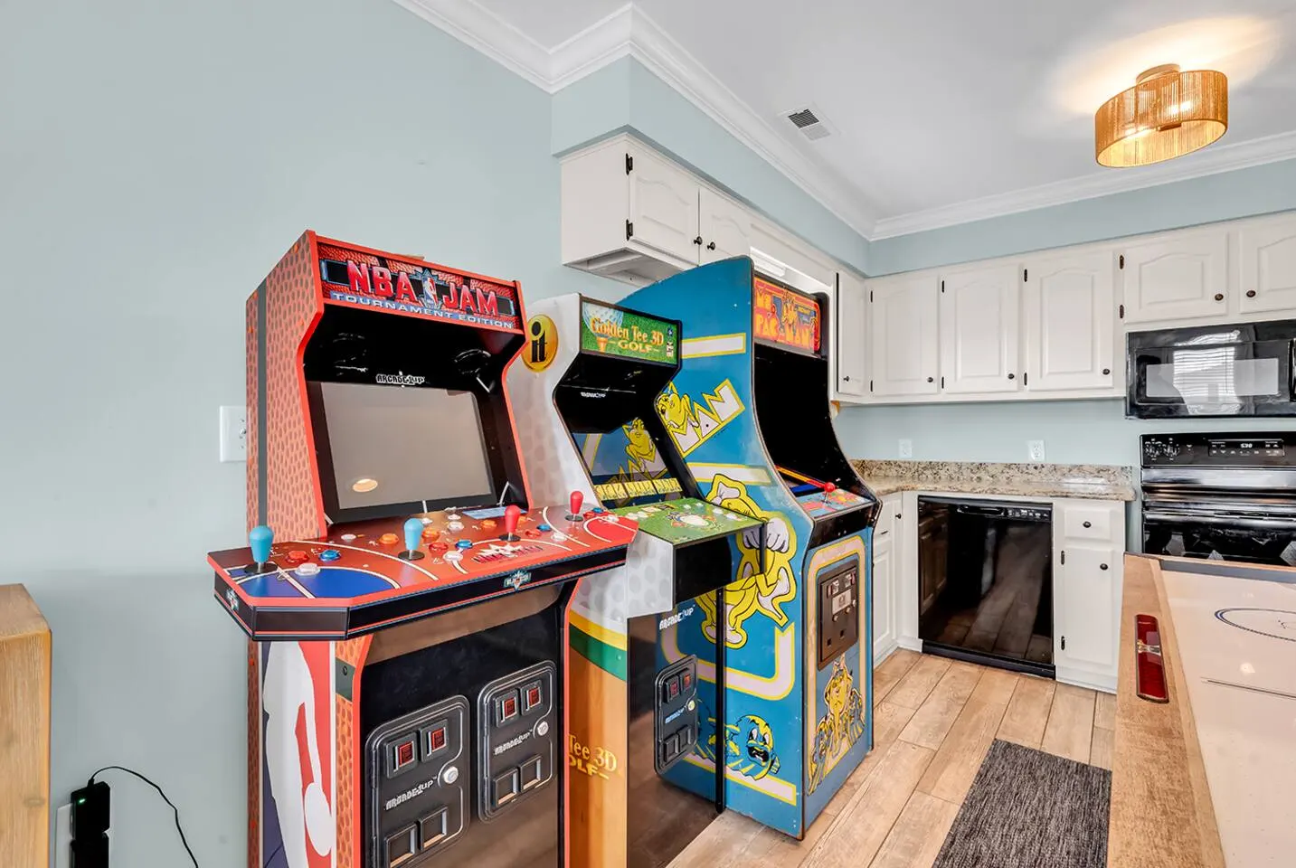 Huge Beach House with Pool and Arcade 12