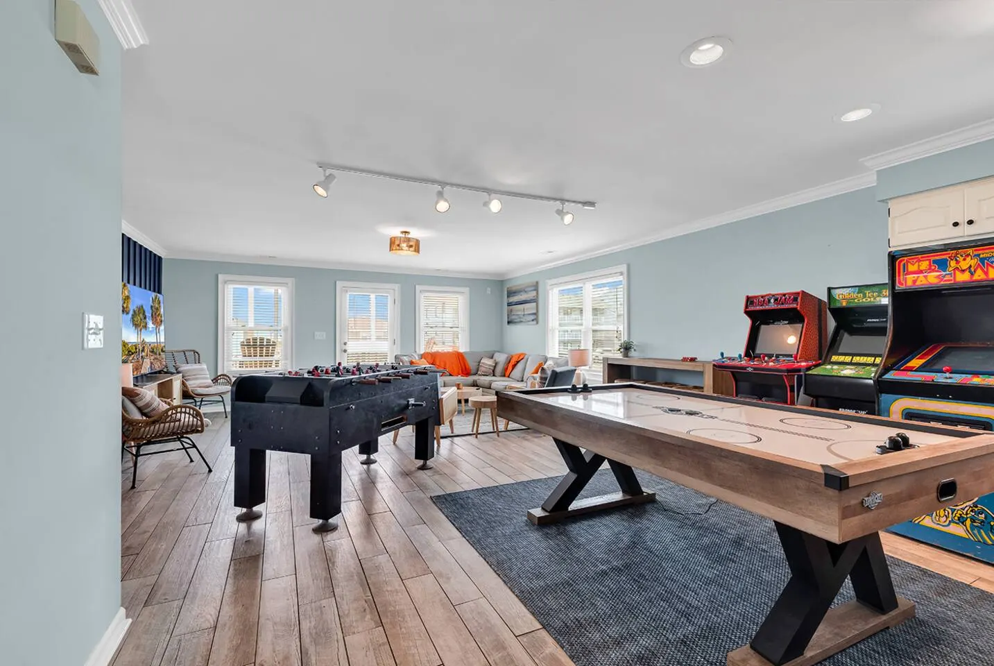 Huge Beach House with Pool and Arcade 3