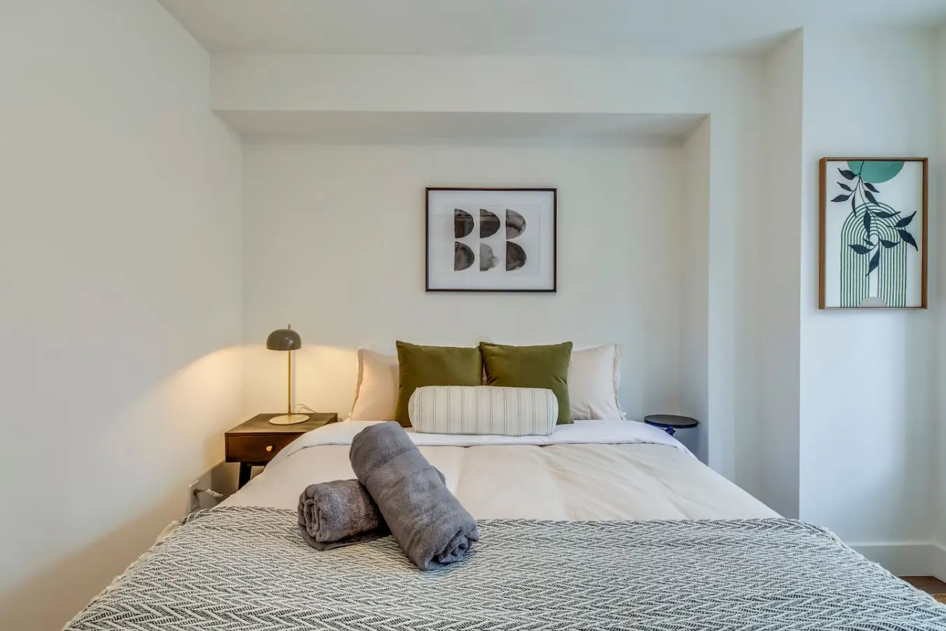 Modern Designer 3BR Townhome Work-Friendly 18